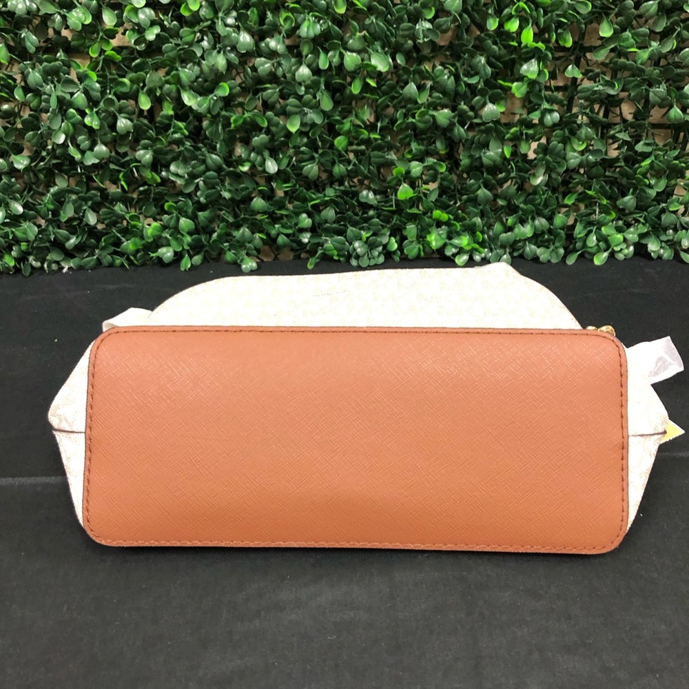 Michael KORS Jet Set Travel Medium Dome Crossbody Bag - Picture 5 of 12